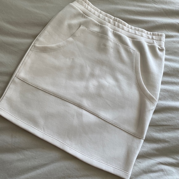 GUESS Active Alanis Mini Skirt —NWOT - Picture 6 of 7
